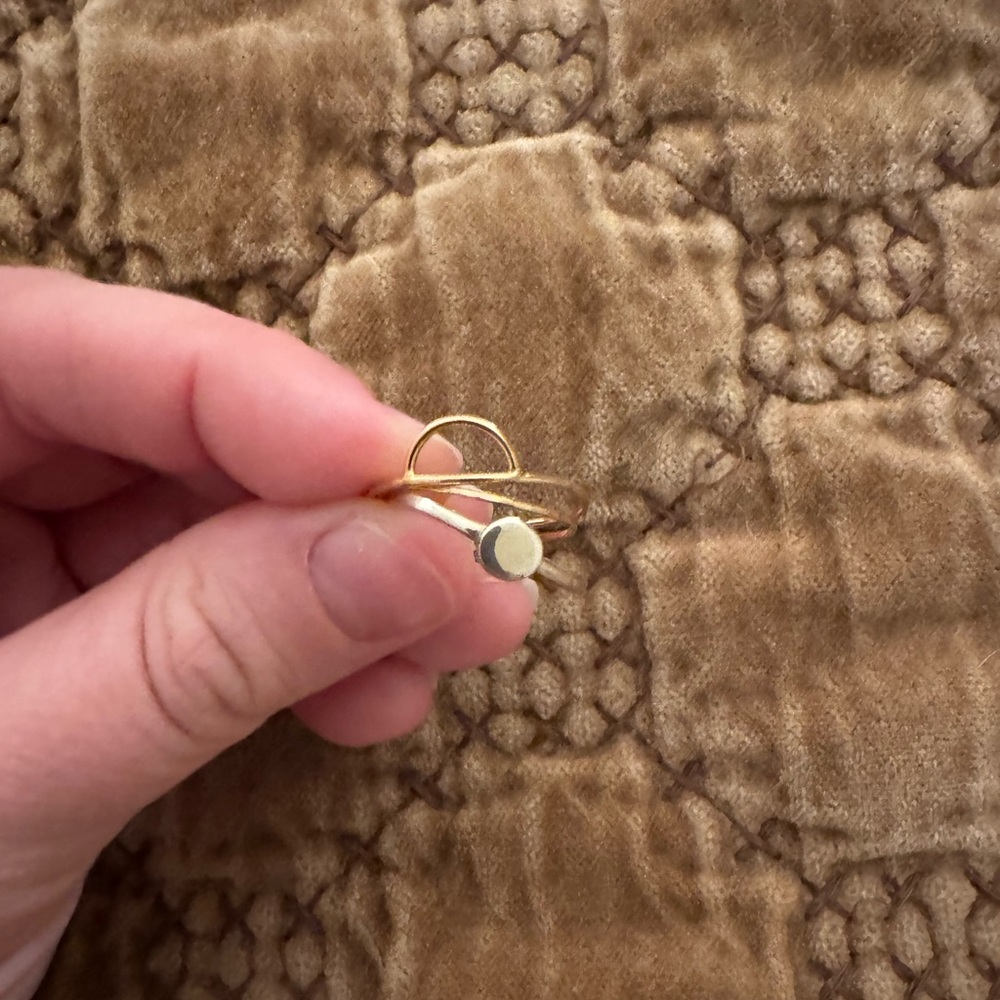 Elegant Gold-Tone Women's Ring Stack 🥳